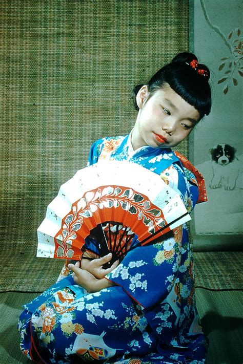 25 Beautiful Kodachrome Pictures Of 50s Japanese Portraits In A Photo Session ~ Vintage Everyday