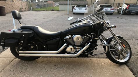 The 900 classic lt has a low seat with a narrow chassis that easily accommodates shorter riders. 2009 Kawasaki Vulcan 900 Custom - Commute - YouTube