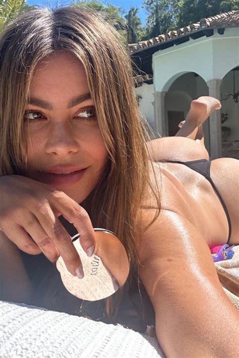 Sofia Vergara Sizzles In Thong Bikini See The Sexy Pic Sexiz Pix