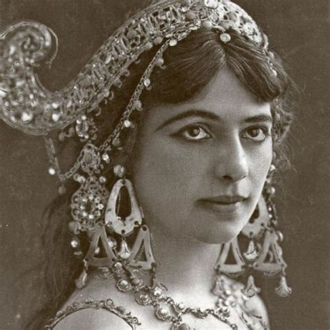Mournful Fate Of Mata Hari And 14 Stunning Photos Of This Dutch Exotic