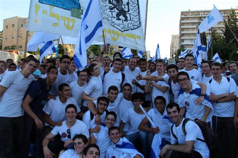 מציצה ואנאלי עם ערבייה שופע. ישיבת במושב בית מאיר - Ceritas