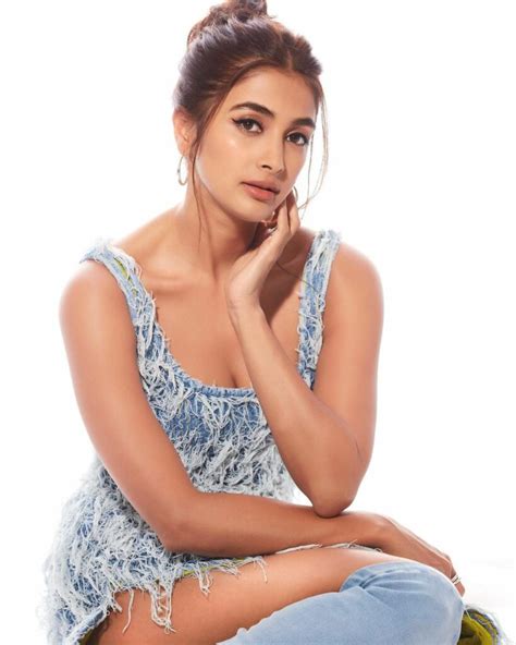 Pooja Hegde Thighs Are Tempting Our Mood See These Pics
