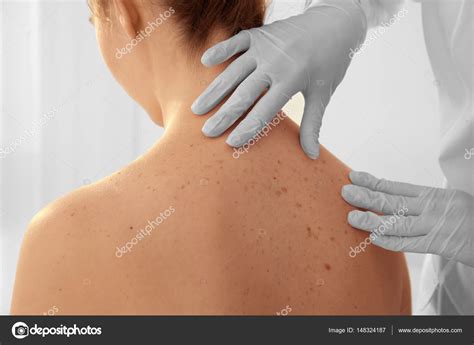 Dermatologist Examining Patient In Clinic Closeup — Stock Photo