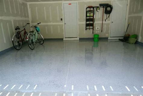 Written by car bibles staff. Reviewing RockSolid's Polycuramine Garage Floor Coating ...