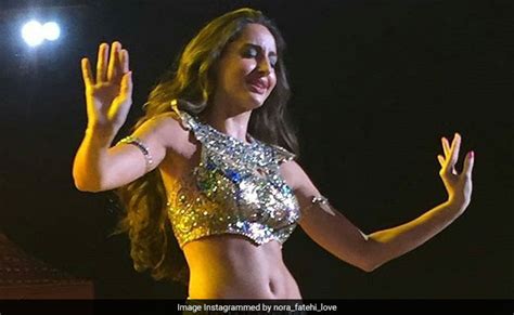 Nora Fatehi Dilbar Song Belly Dance Video Viral नोरा फतेही ने दिलबर