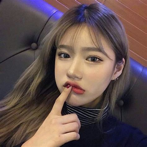 Korean Girl Selca Koreanfashiontrends ในปี 2019 ทรงผม สีผม และ ทรง