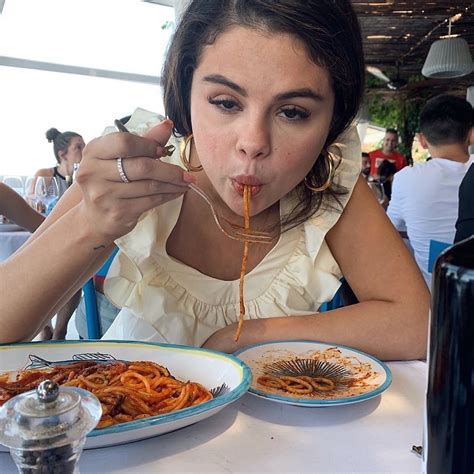 Gorgeous Selena Gomez Inhaling Spaghetti In Italy Celeblr