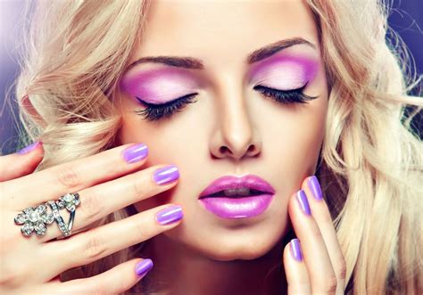Model-Makeup-Face-Shadows-Palm1 - Vanity Nail & Beauty Bar