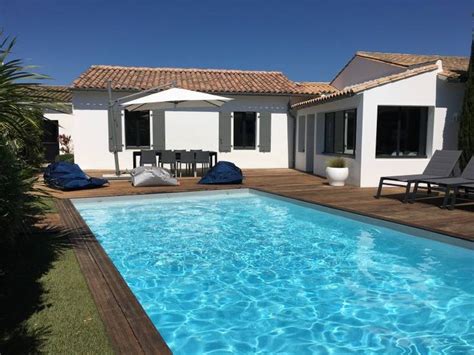 Great location with plenty of restaurants available to give you the best choices. Location a La Flotte sur l ile de ré. Logement pour 12 ...