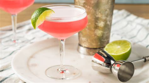 Best Cosmo Recipe How To Make The Infamous Pink Vodka Cocktail Robb Report