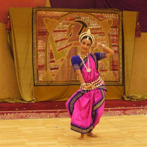 Danses Indiennes à Marseille Odissi Et Bollywood Avec Chandralekha