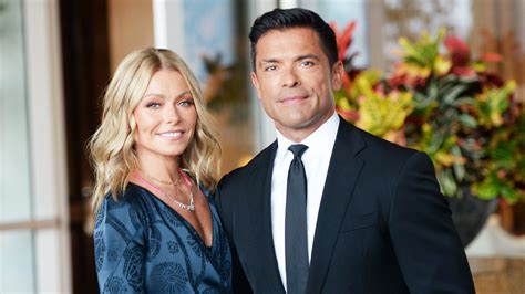 The couple recounted the embarrassing story during monday's episode of live with.mark consuelos on instagram: Kelly Ripa defends husband Mark Consuelos from body ...