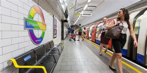London U Bahn Ansagen Werden Geschlechtsneutral Gggat