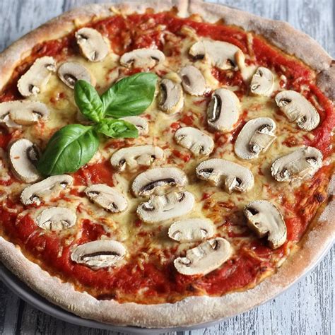 Pizza Funghi | Food, Vegetable pizza, Pizza