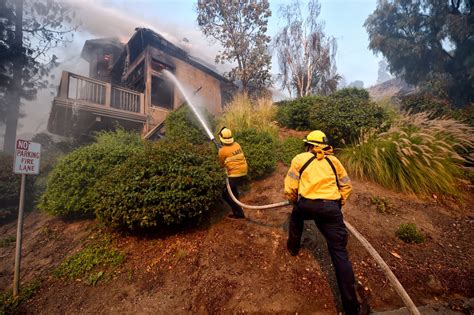 Woolsey Fire Roars Into San Fernando Valley San Gabriel Valley Tribune