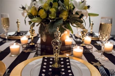 I used to throw oscar parties.back in the day when i saw movies. Oscar Party Place Setting with Statue https://www ...