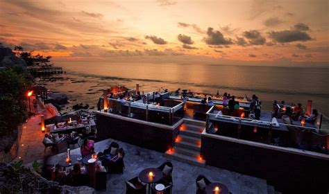 30 Best Sunset Bars In Bali With Ocean Views Galore Honeycombers Viaje A Bali Bali Viajes