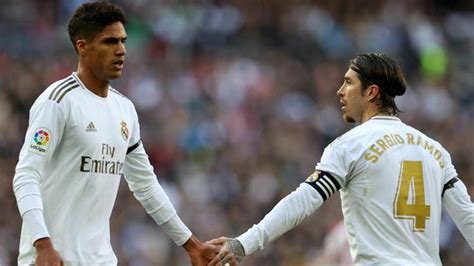 ريال مدريد يدخل المواجهة دون أبرز مدافعيه سيرخيو راموس ورافاييل فاران. فاران يعلق على أخطائه القاتلة في مباراة ريال مدريد ...