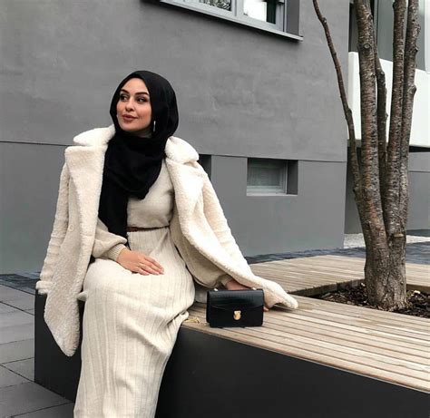 18 Inspiring White Outfit Ideas With Hijab For Winter Zahrah Rose