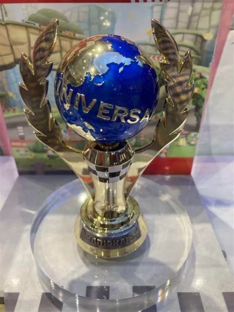 Usj Mario Super Nintendo World Mario Kart Golden Cup Trophy New Japan