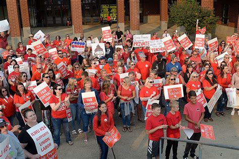 Hundreds Show Up To Teacher Support Rally Negotiations Still At