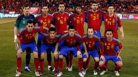 Luce el escudo de la roja y siente sus colores con los diferentes productos oficiales. Mediaset adquiere los derechos de la Selección española ...