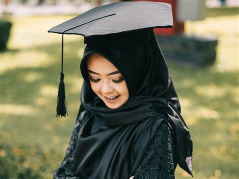 Style Hijab Wisuda Agar Penampilan Elegan Dan Penuh Percaya Diri