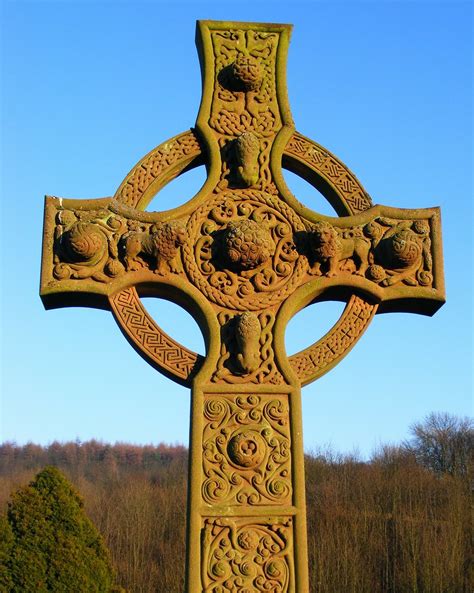 The Celtic Cross Large Stone Celtic Cross In Fife Scotla Ian