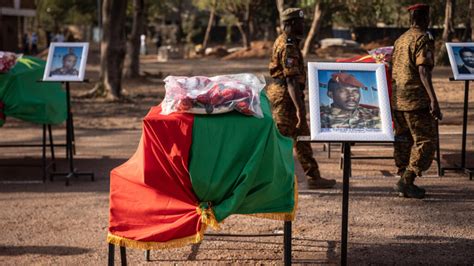 Burkina Faso à Ouagadougou Thomas Sankara Réinhumé Sans Sa Famille