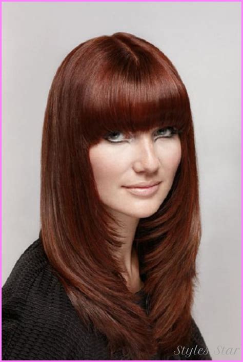 They key is to allow the sides of your hair to curl. Long hair layered haircuts for round faces - Star Styles ...