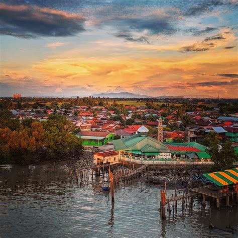 Selamat datang ke laman facebook rasmi radio malaysia. Kuala Kedah during sunset : malaysia