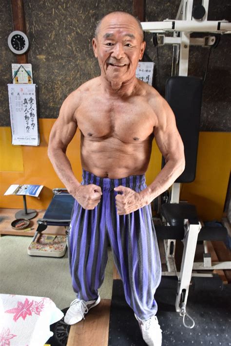 72 yr old man in japan powering up to break own bench press world record the mainichi