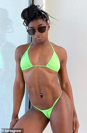 Simone Biles Shows Off Her Incredible Abs In Miami Vacation Snaps Duk