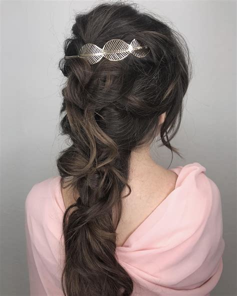 20 Best Greek Hairstyles We Re Obsessed With Greek Hair Goddess Hairstyles Greek Goddess