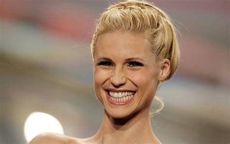 Michelle Hunziker Posta Una Foto Che Confonde I Follower Il Popolo Del Web Resta Senza Parole