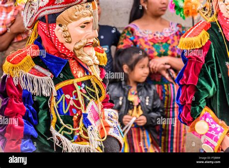 Parramos Guatemala Diciembre Los bailarines interpretan la danza folclórica