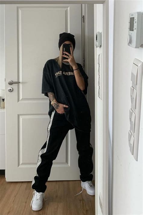 15 Cute Sweatpants Outfits That Will Actually Impress You Tomboy