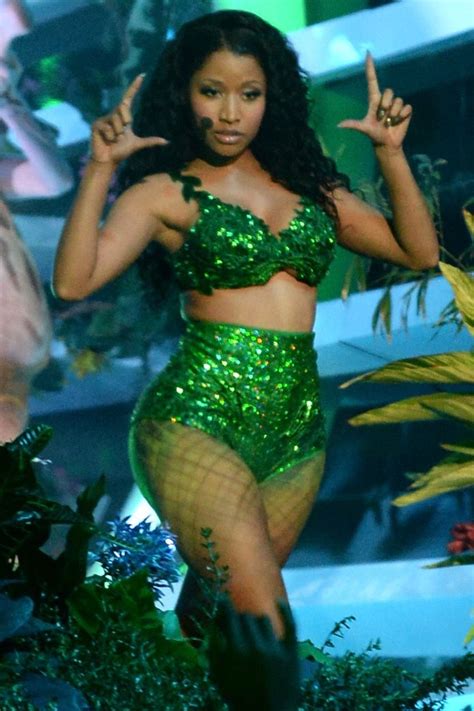Relive Nicki Minaj S Scandalous Performance Of Anaconda At The Vmas Nicki Minaj Fashion