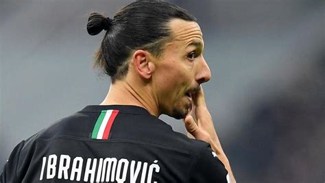 Ikut Perkenalkan Jersey Baru Ibrahimovic Dikabarkan Bertahan Di Ac Milan