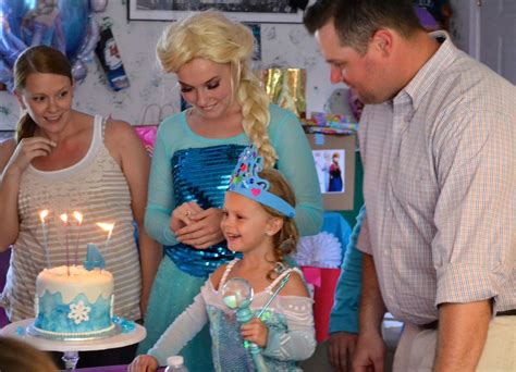 Frozen With Queen Elsa And Princess Anna Birthday Party Ideas Photo 4