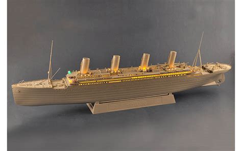 Titanic With Led Trumpeter 03719