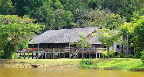 Masyarakat dayak di kalimantan barat mengelar perayaan ini. Rumah Panjang Iban | In Sarawak Cultural Village ...