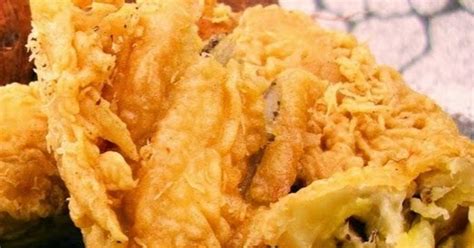 Masukan pisang yang telah dikupas ke dalam tepung terigu. Resepi Goreng Pisang Guna Tepung Pulut - Transantartica