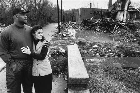 Pro Football Player Reggie White And Wife Sara Walking Past Burnt Photo D Actualité Getty Images