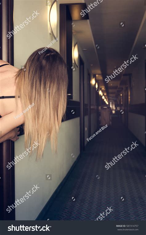 Naked Girl Sticking Out Looking Into Foto Stok Shutterstock