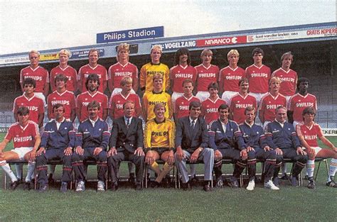 Psv eindhoven arrive for korea tour. -: PSV EINDHOVEN 1986/87