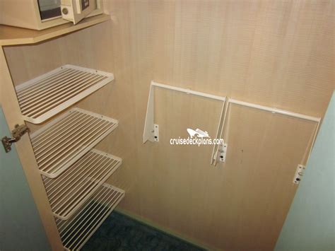 Voyager of the seas promenade cabin. Voyager of the Seas Promenade View Interior Stateroom Info
