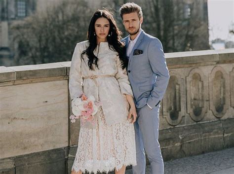 Stylishe second hand damenmode shoppen. So sehen die ersten Brautkleider von H&M aus | Braut, Low ...