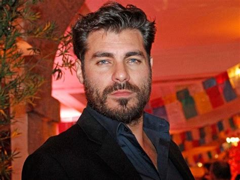 Na vida real, está em um casamento de 14 anos com a atriz vanessa lóes. Thiago Lacerda surpreende e vira colaborador em ramo ...