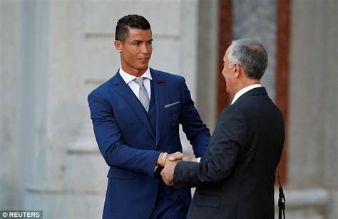 Proyecta madeira y proyecta polémica. Cristiano Ronaldo takes centre stage once more as Portugal ...